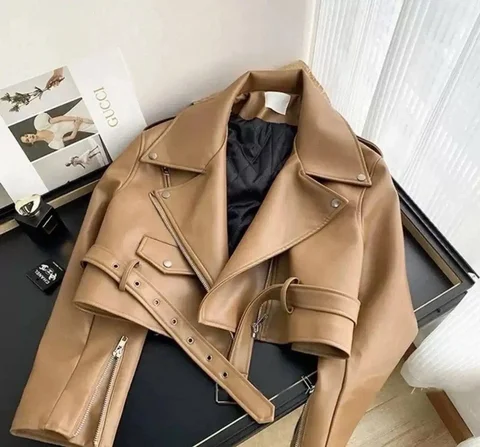 Новая кожанка 46-48р - Куртки в Москва