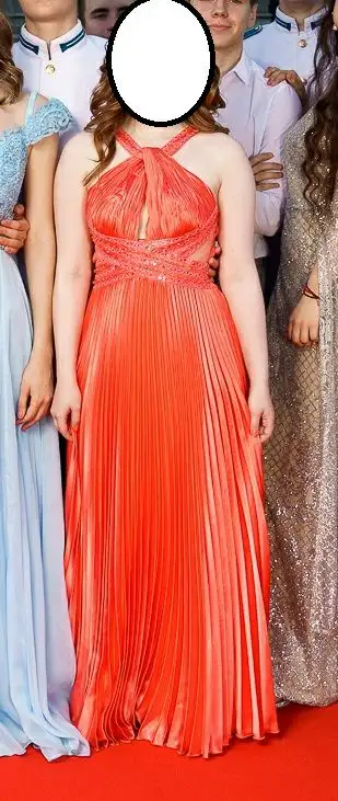 Платье на выпускной б/у гофрированное со стразами - Вечерние платья (Одежда) в Москва