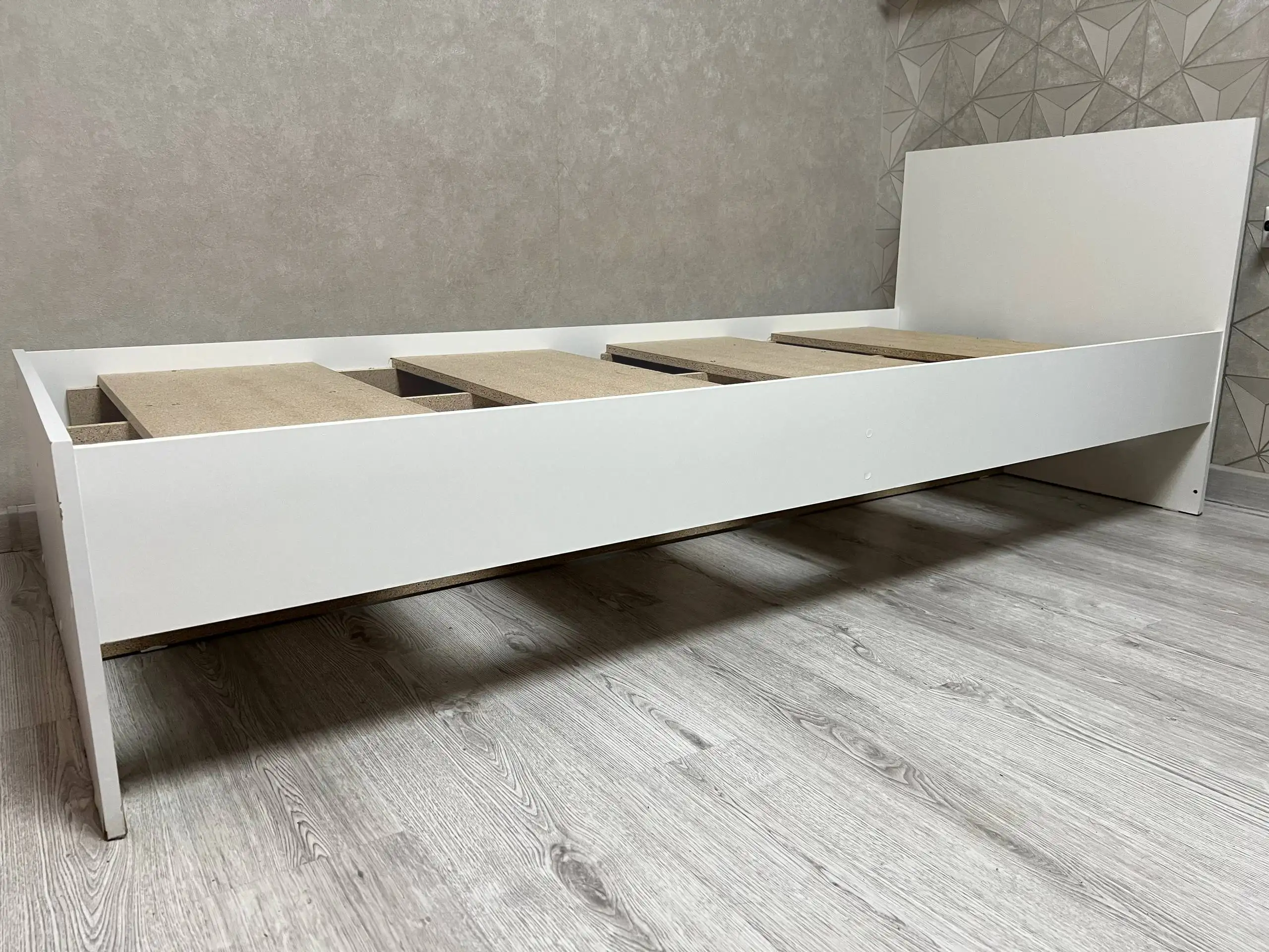 Продажа б/у кровати 200х80 - Мебель (Для дома и дачи) в Москва