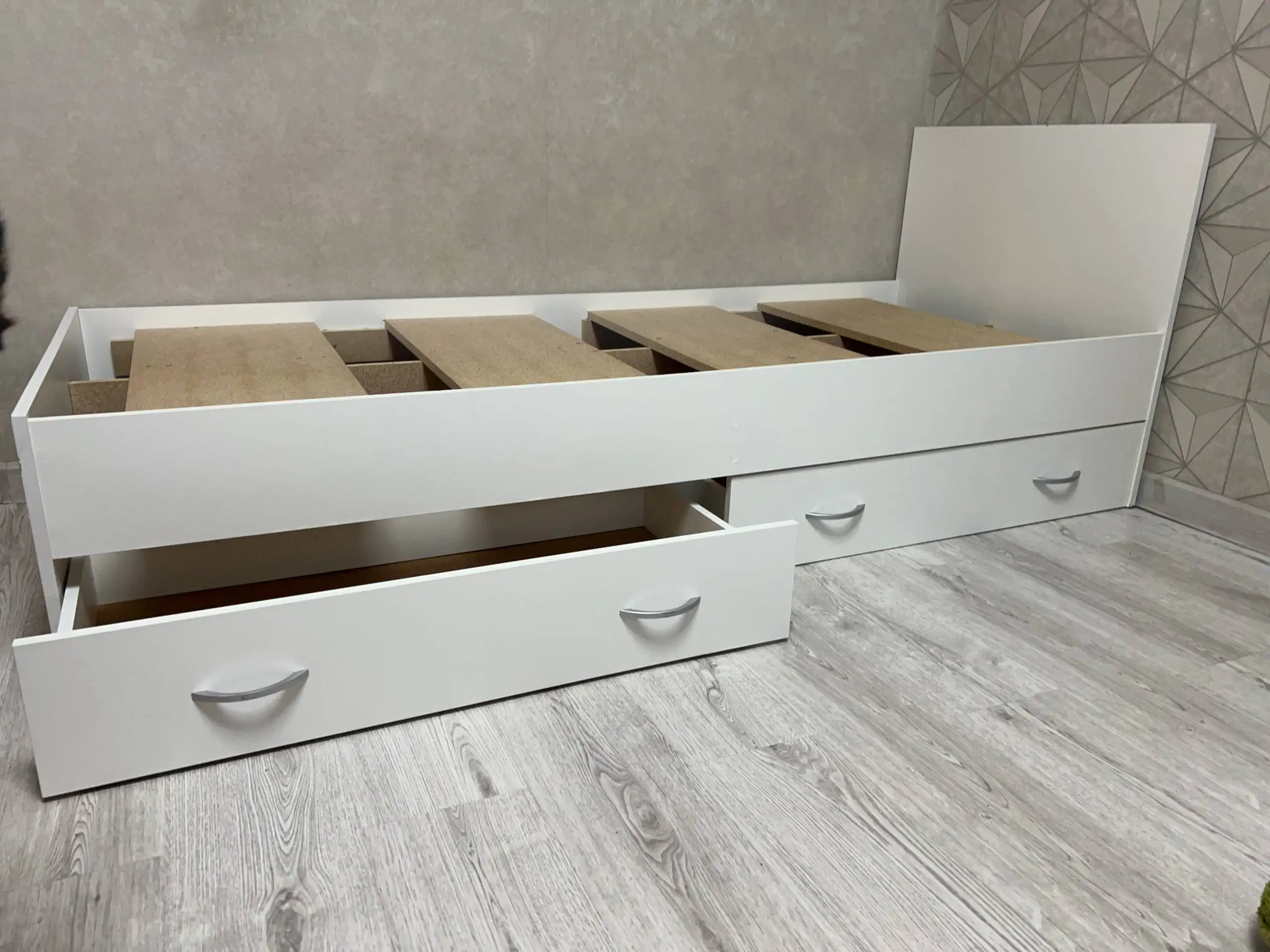 Продажа б/у кровати 200х80 - Мебель (Для дома и дачи) в Москва