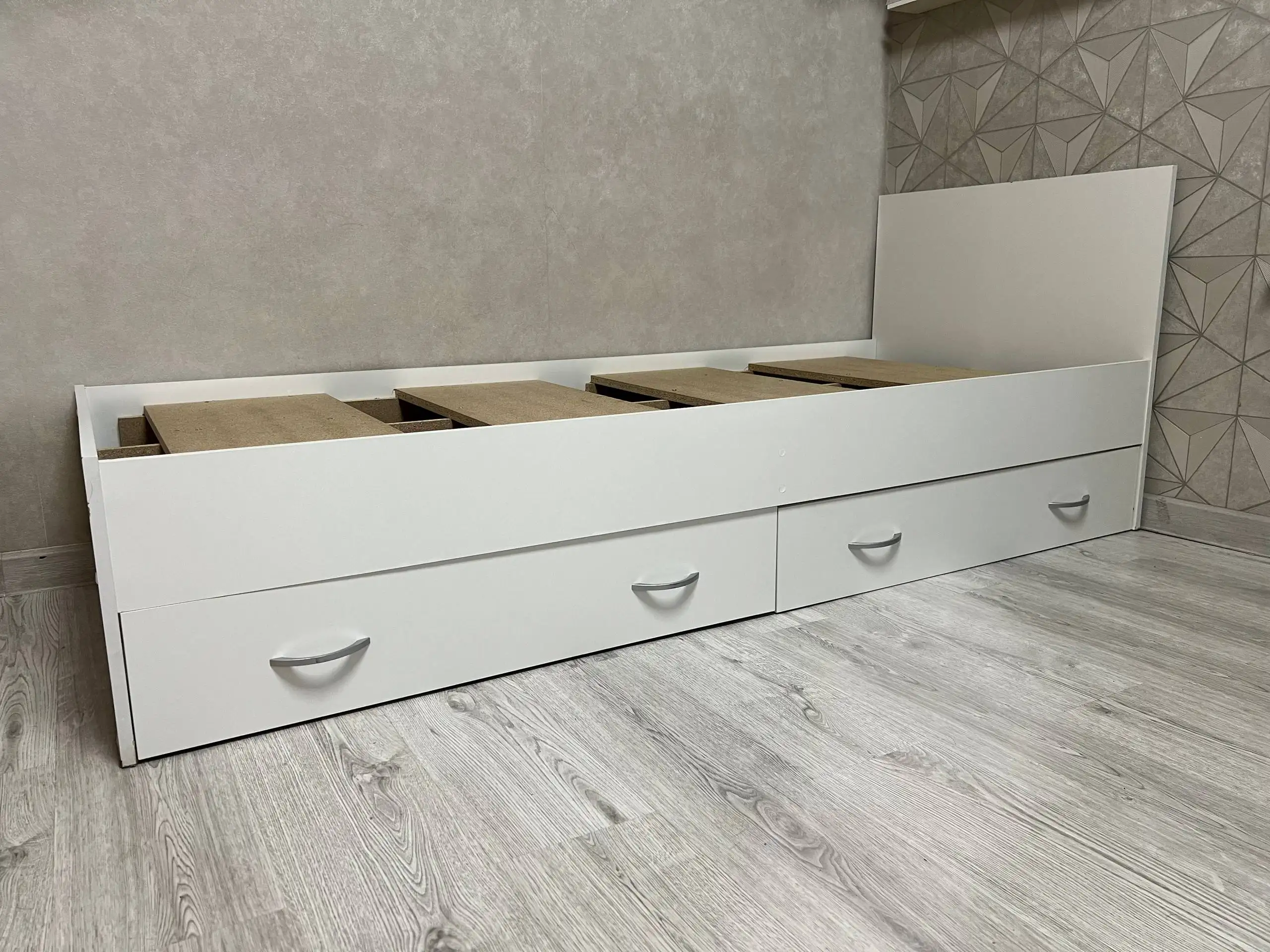 Продажа б/у кровати 200х80 - Мебель (Для дома и дачи) в Москва