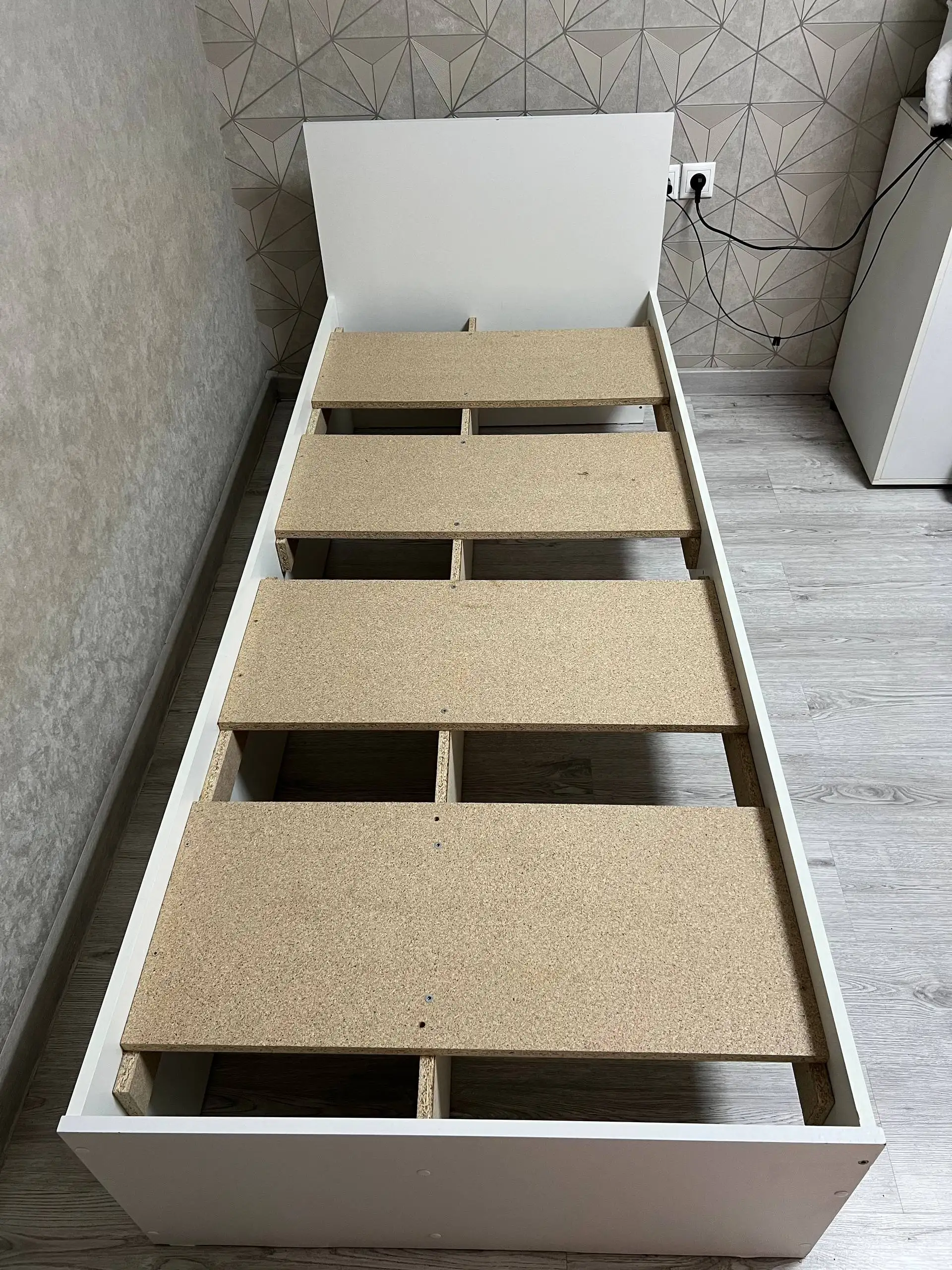 Продажа б/у кровати 200х80 - Мебель (Для дома и дачи) в Москва