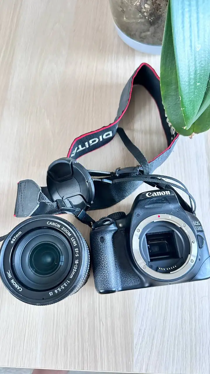 Продажа монитора 27 дюймов и фотоаппарата Canon 550D - Электроника в Москва
