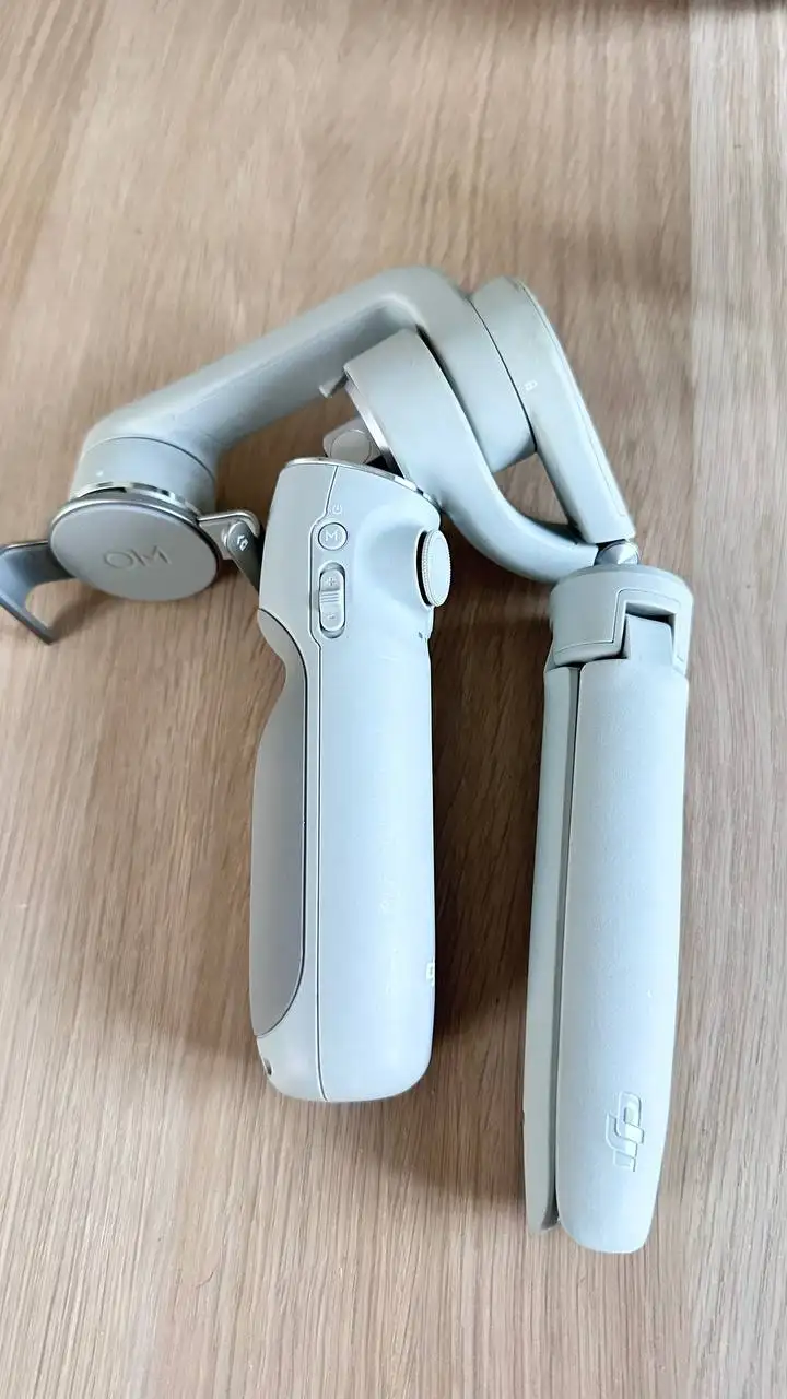 Продажа монитора 27 дюймов и фотоаппарата Canon 550D - Электроника в Москва