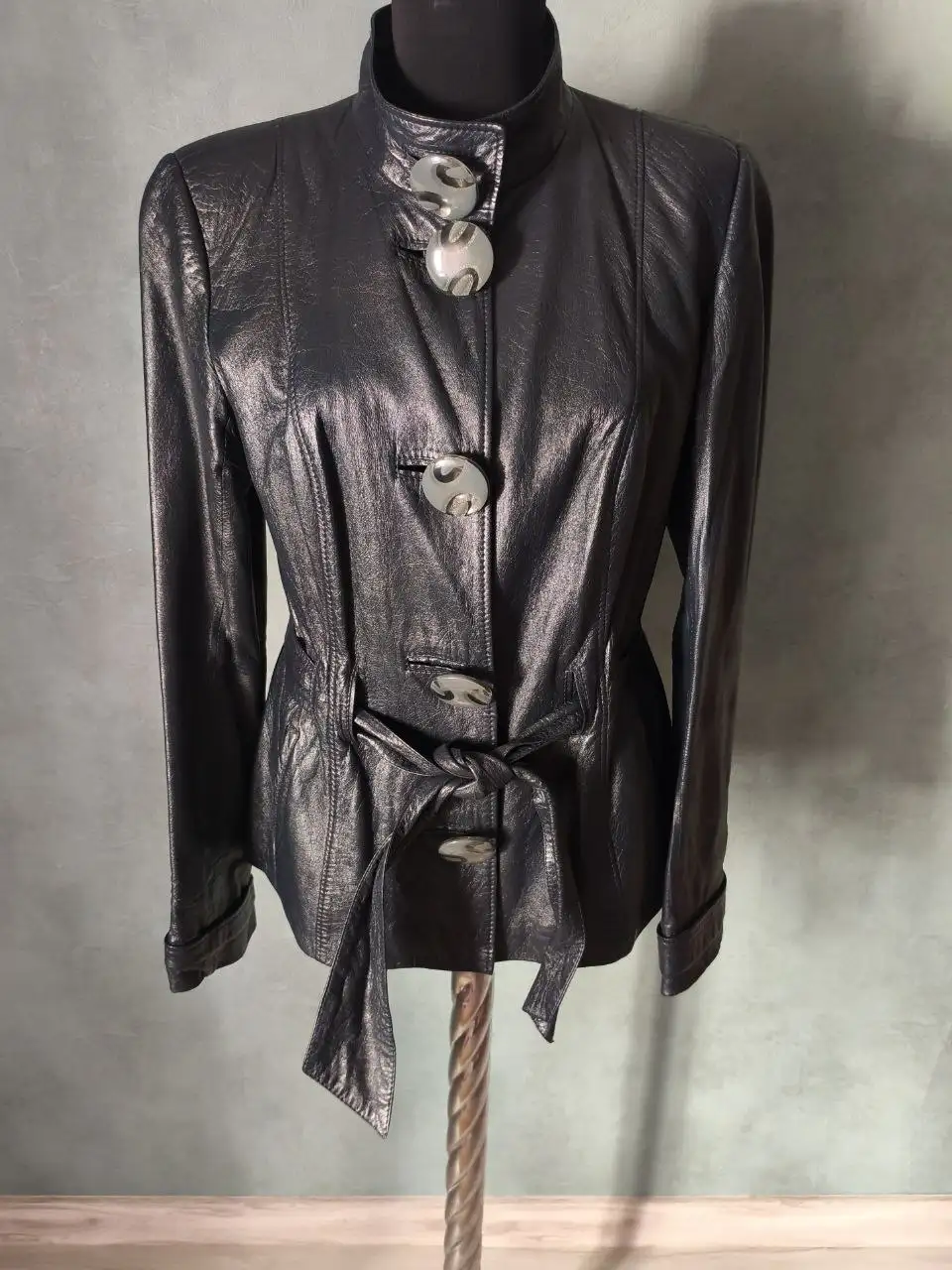 Куртка женская кожаная в идеальном состоянии - Верхняя одежда (Одежда) в Зеленоград