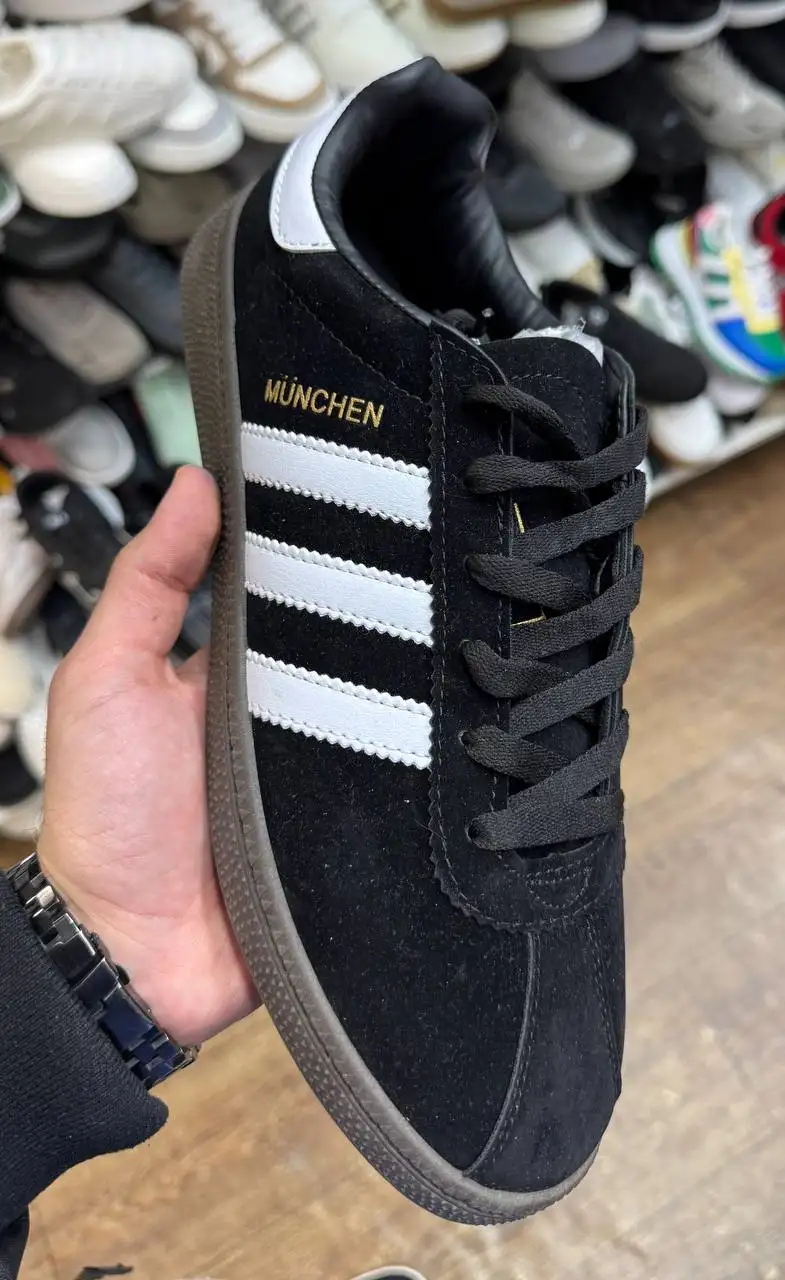 Обувь и кроссовки всех видов от 400 рублей за пару, опт - Обувь (Одежда) в Москва