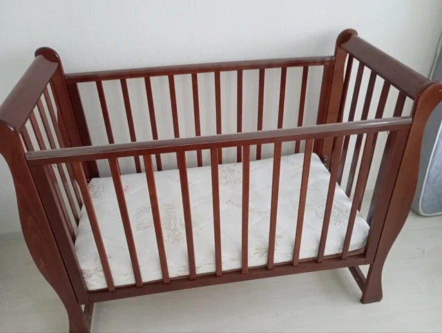 Детская кроватка в отличном состоянии - Развивающие игрушки в Москва