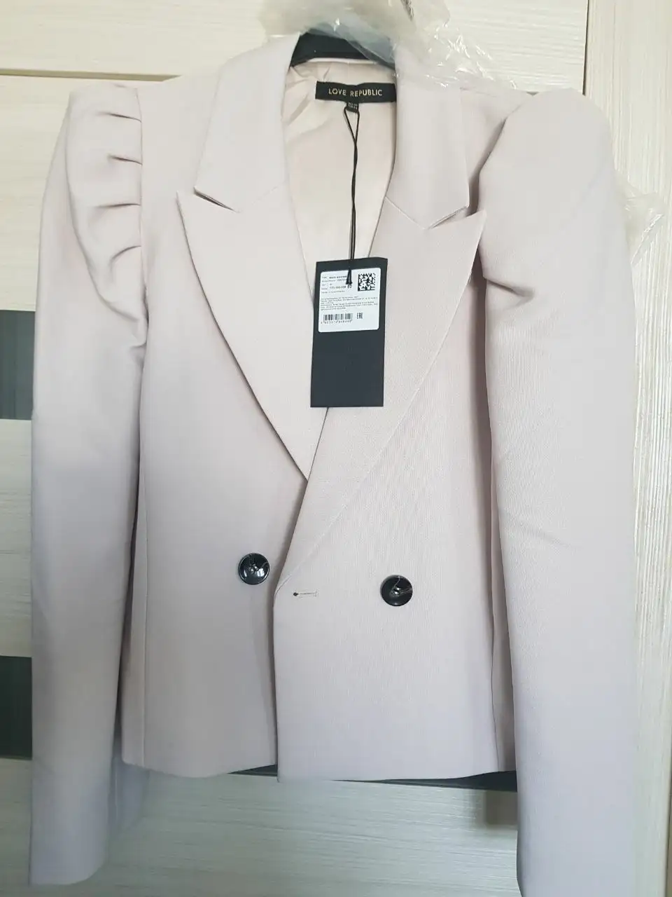 Продажа кремовых пиджаков 42 и 50 размера - Верхняя одежда (Одежда) в Москва