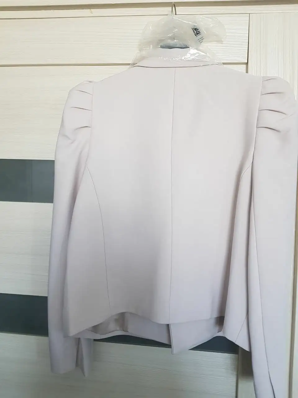 Продажа кремовых пиджаков 42 и 50 размера - Верхняя одежда (Одежда) в Москва