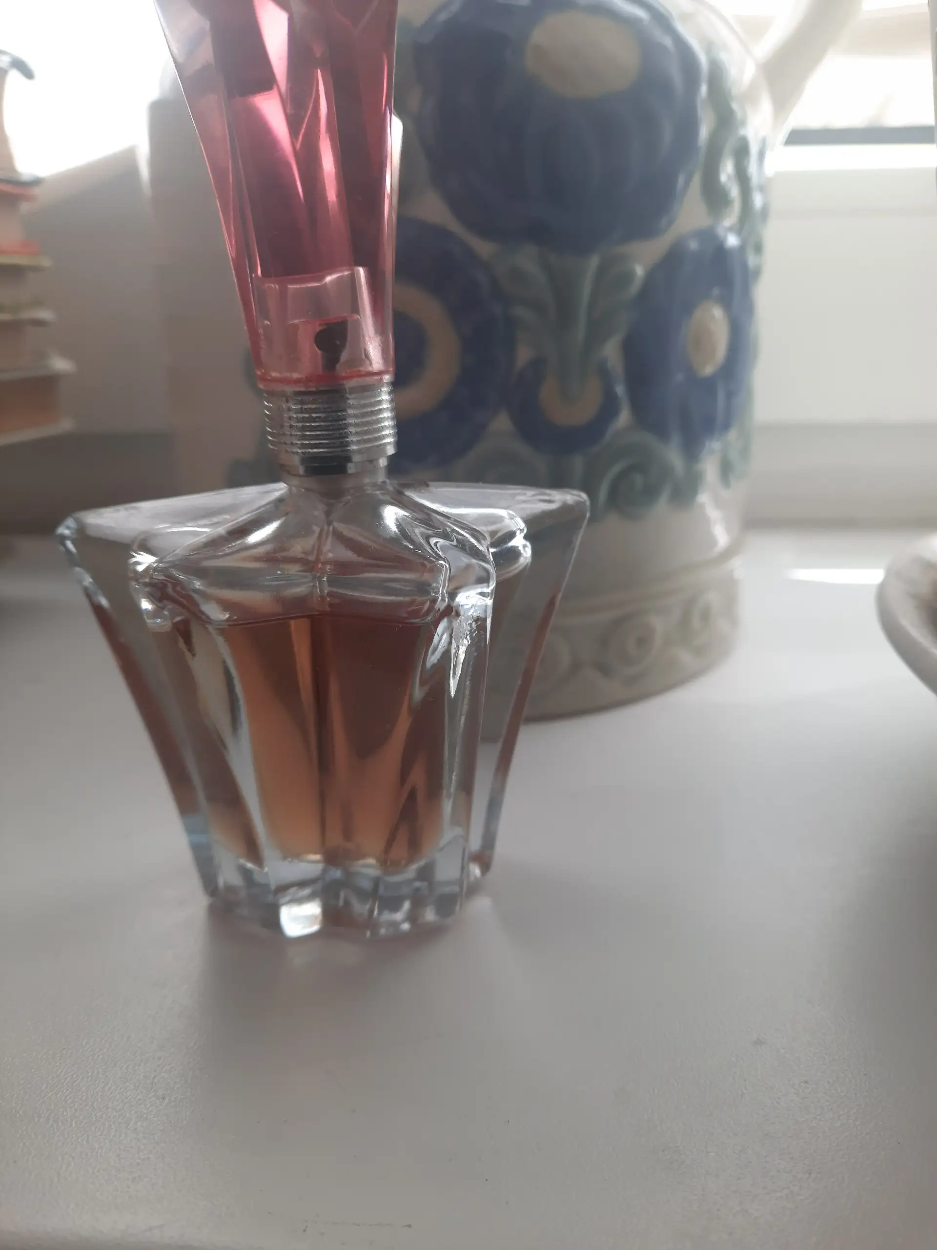 Парфюмированная вода Angel 0,25 л - Парфюмерия (Красота и здоровье) в Москва