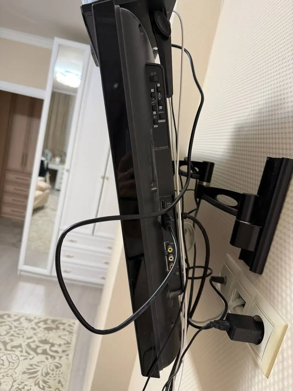 Телевизор Toshiba 32 б/у - Телевизоры (Электроника) в Москва