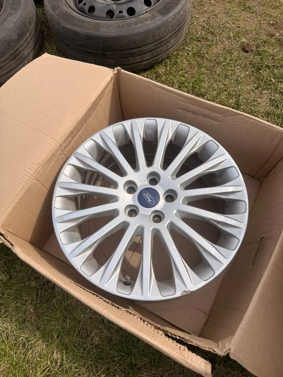 Комплект дисков и зимней резины на Форд - Шины и диски (Запчасти) в Красногорск