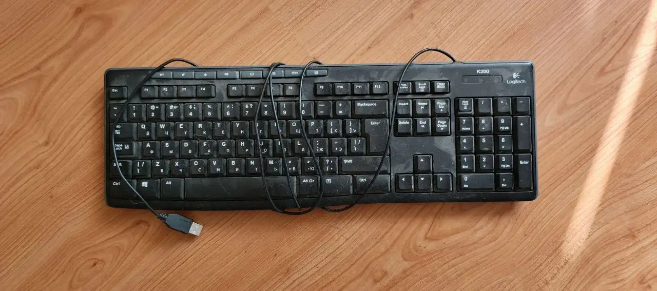 Продажа ботфортов, клавиатуры, наборов для творчества, рюмок, рюкзака и сумки - Барахолка в Москва