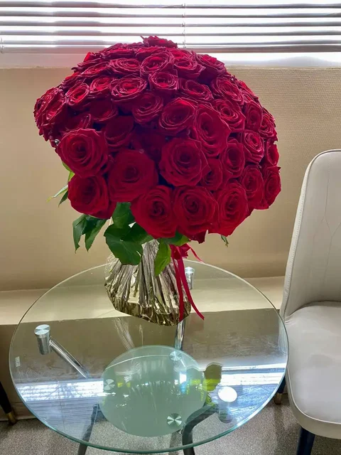 Букет свежих роз 77-100 штук - Садовый инвентарь в Москва