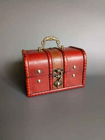 Сундучок из фанеры с жестяными украшениями - Садовый инвентарь в Москва