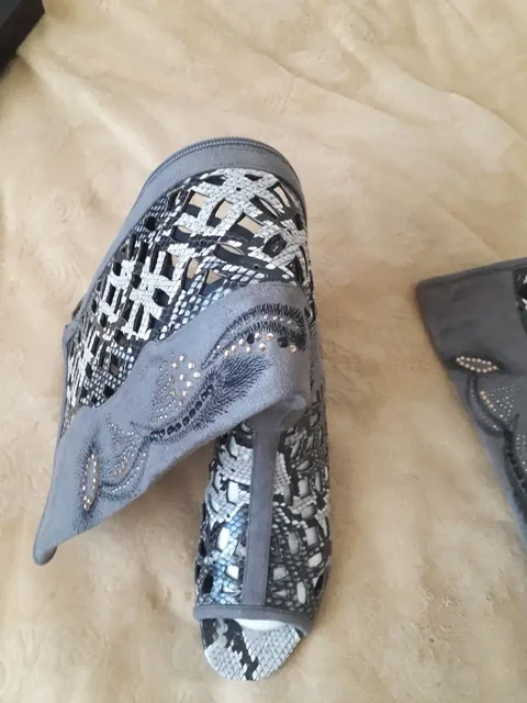 Продам новые летние сапоги замшевые 37 размера - Блузки в Москва