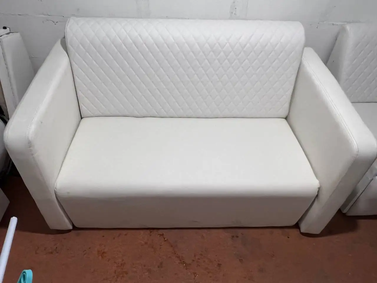 Продажа мебели для салона красоты - Салон красоты (Готовый бизнес и оборудование) в Москва