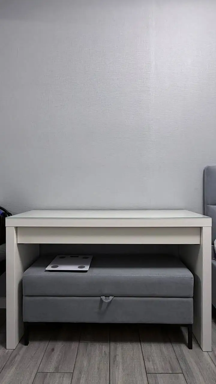Столик IKEA Malm с защитным стеклом - Мебель (Для дома и дачи) в Долгопрудный