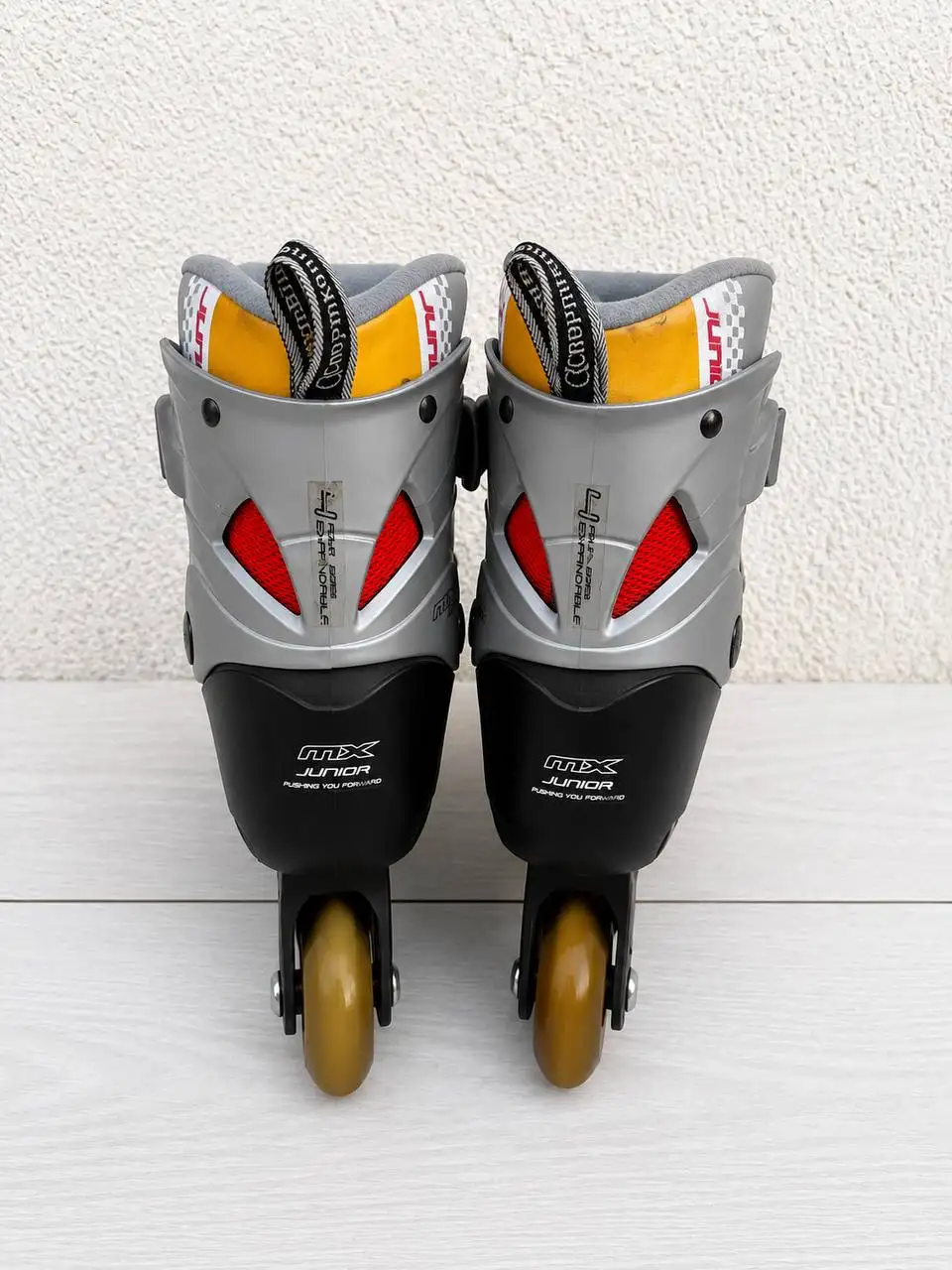 Продаю раздвижные ролики 35-38 размера - Спорт (Хобби и отдых) в Москва