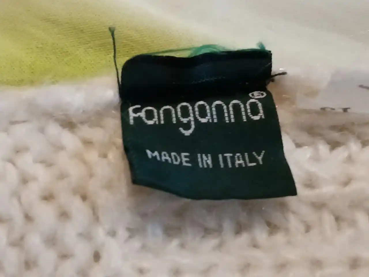 Свитер женский белый бренда Fanganna