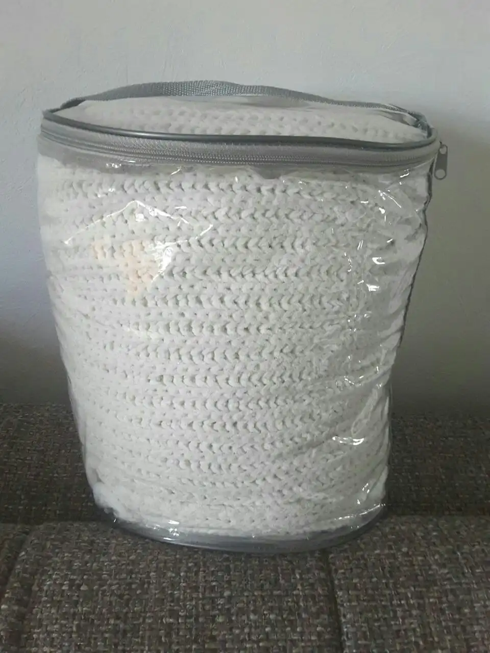 Плед-покрывало белое и комплект постельного белья Doma