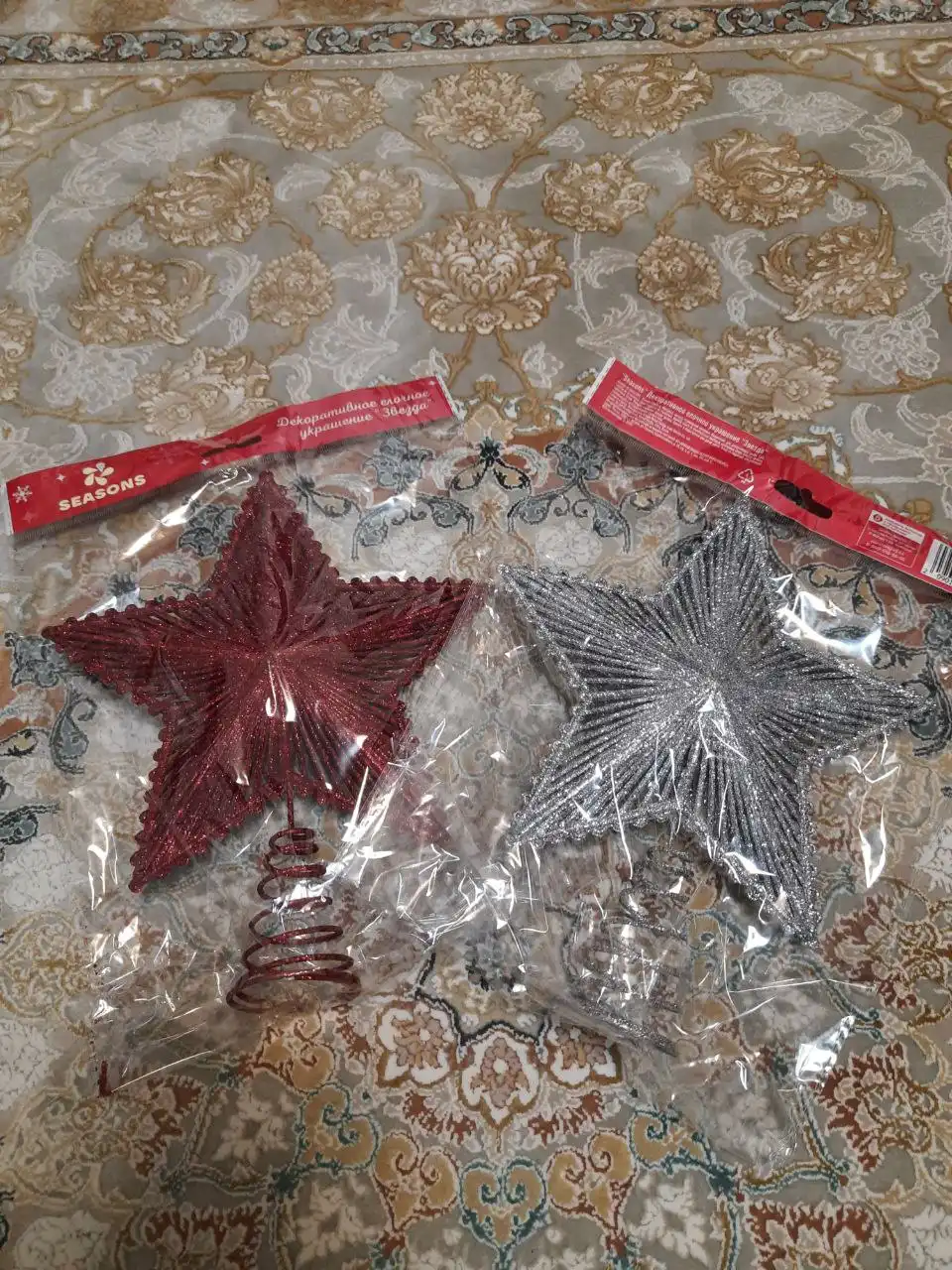 Новогодние украшения и наклейки