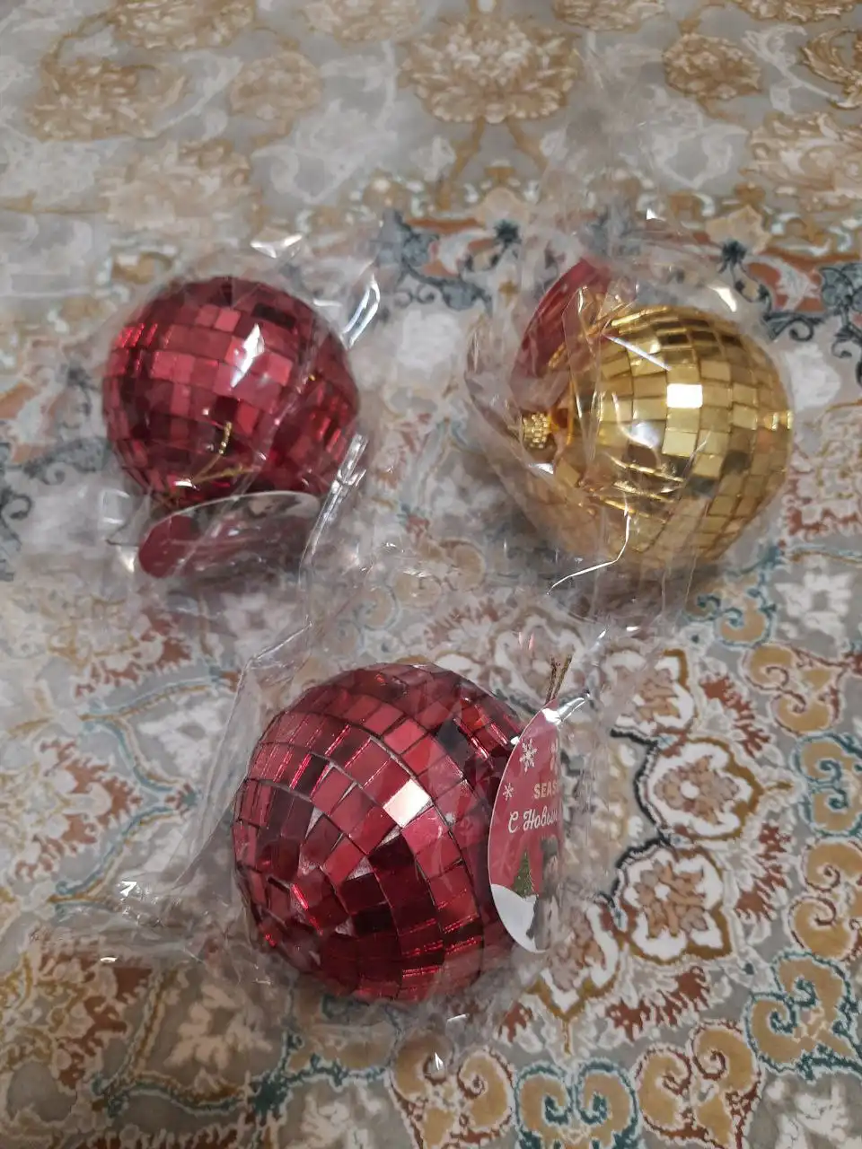 Новогодние украшения и наклейки