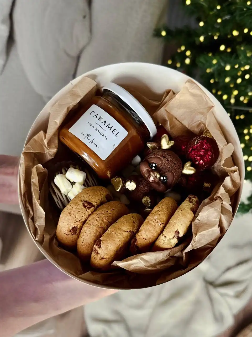 Новогодние сладкие наборы и торты ручной работы