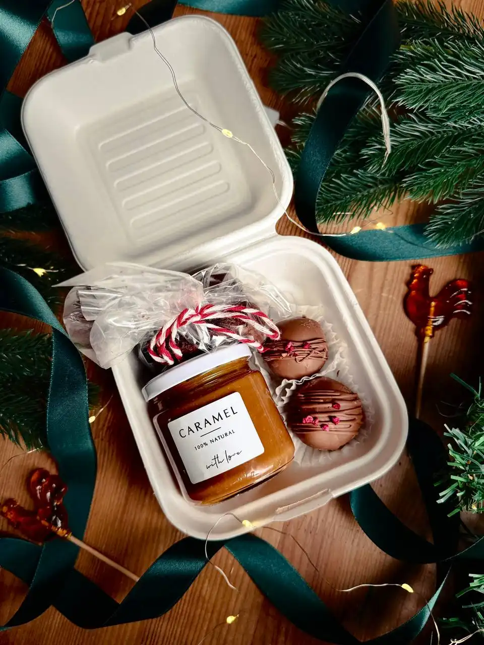 Новогодние сладкие наборы и торты ручной работы