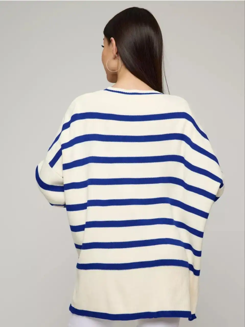 Женский свитер оверсайз с полосками