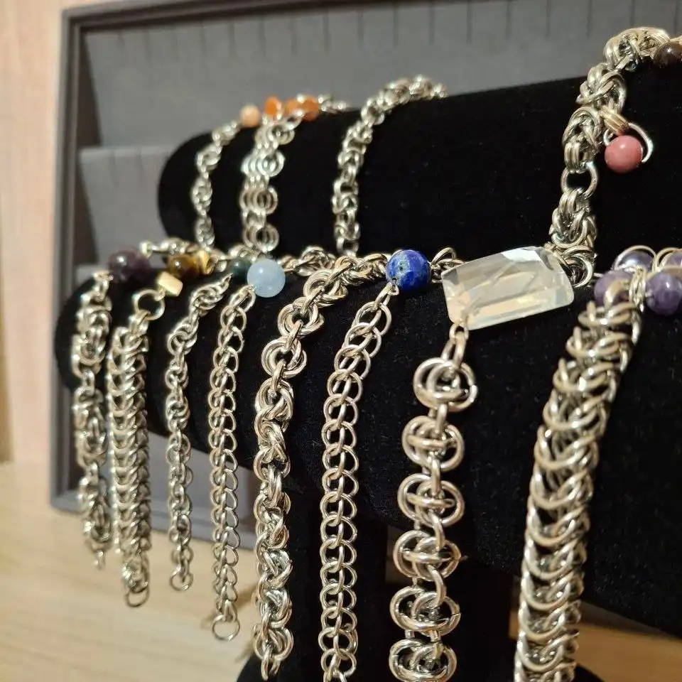 Браслеты, серьги, цепи ручного плетения