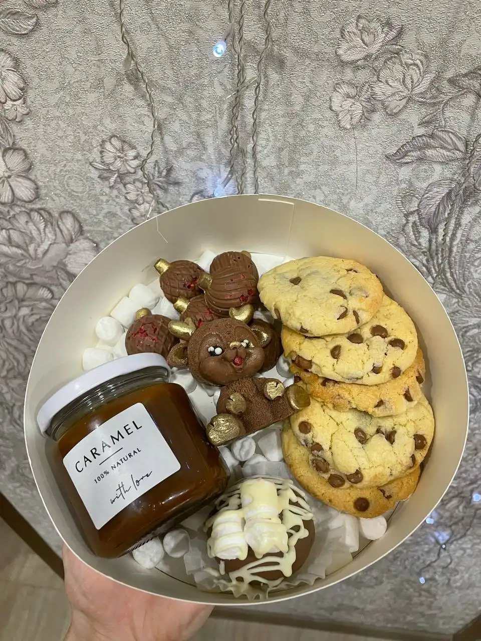 Продажа бенто с грецким орехом и карамелью