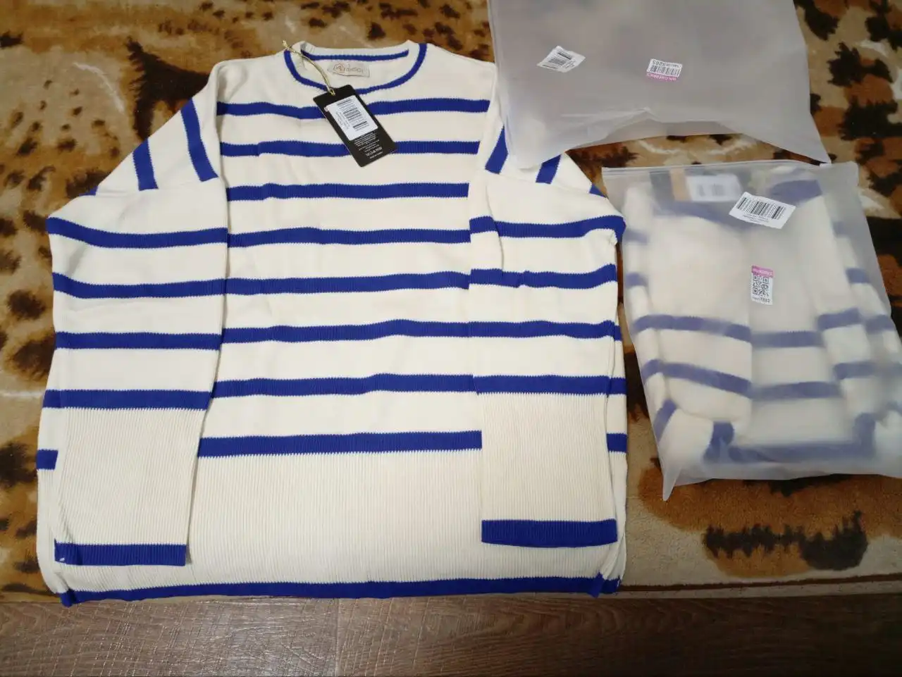 Стильный женский свитер оверсайз с полосками