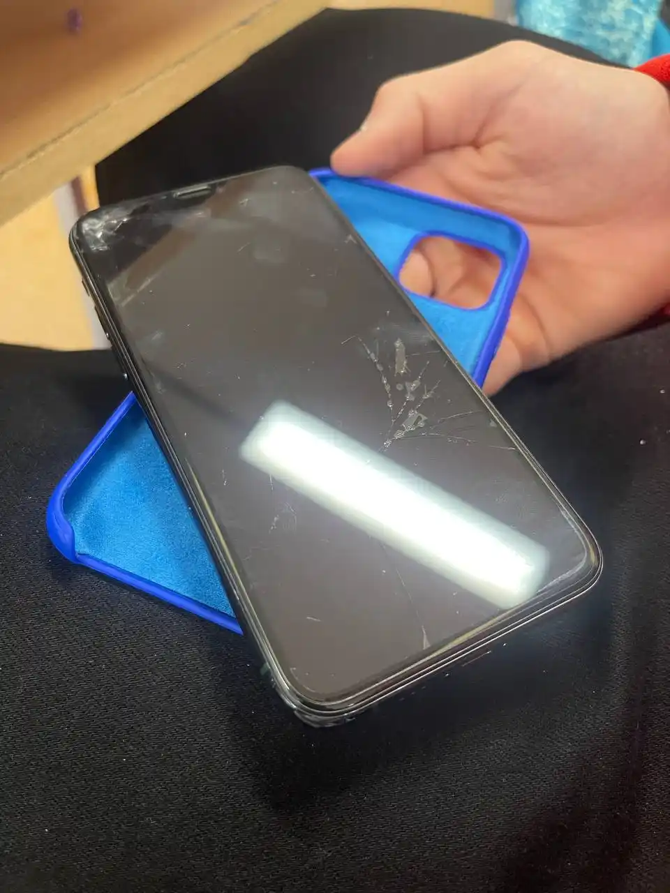 iPhone 11 Pro 64гб с битым экраном