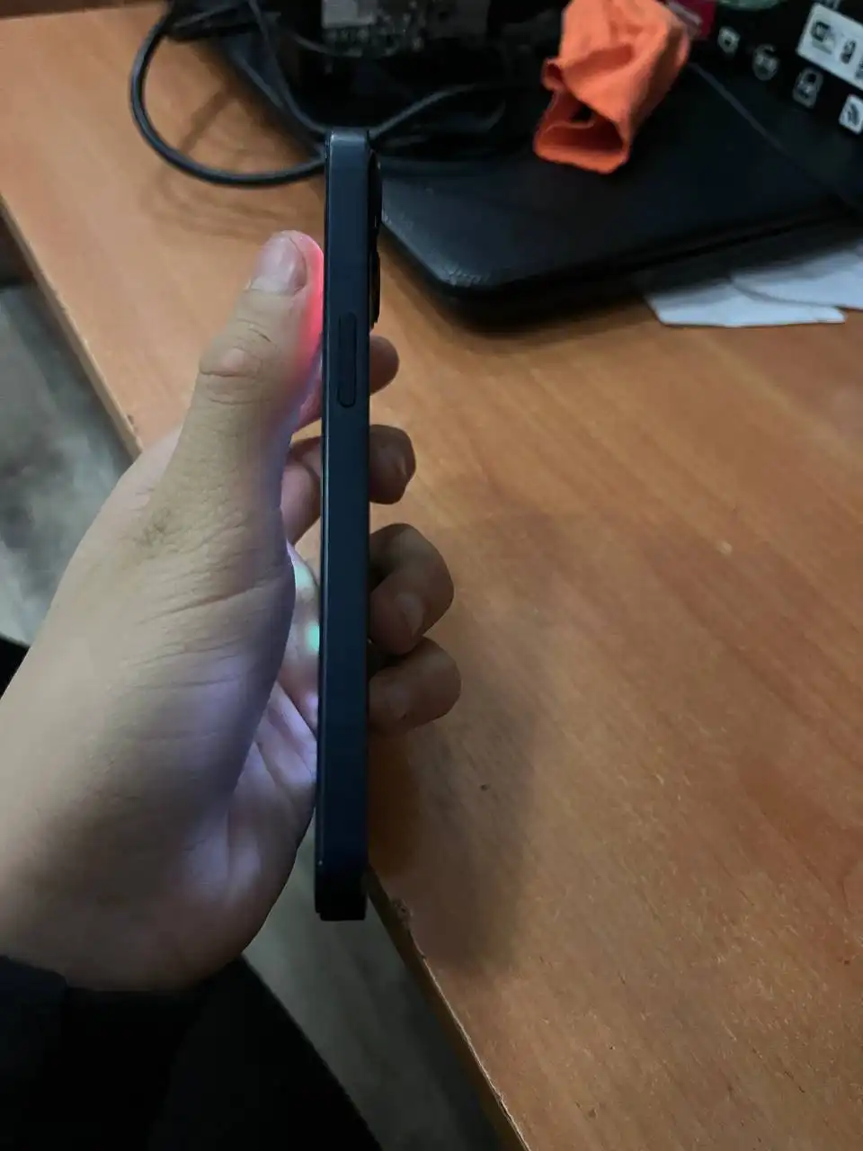 Продам iPhone 13 в хорошем состоянии