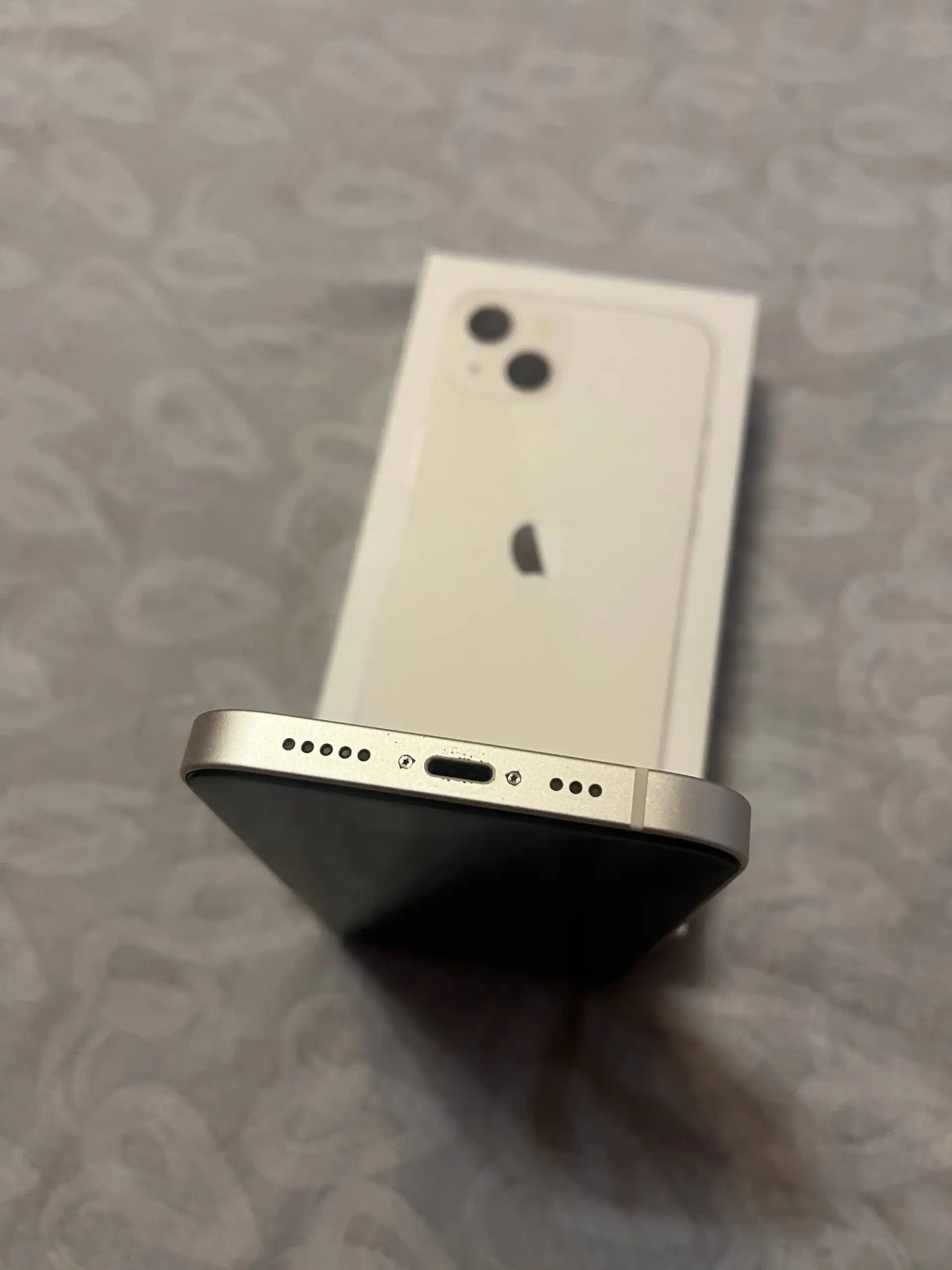 IPhone 13 128GB White в отличном состоянии