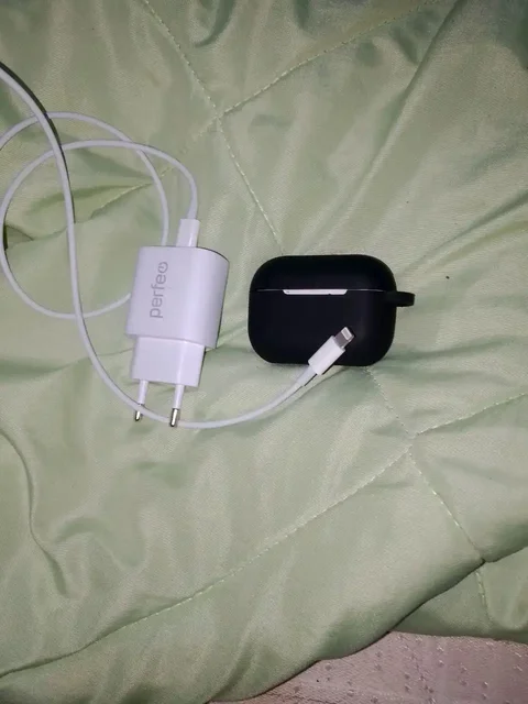 Продажа AirPods Pro с чехлом и зарядкой - Аксессуары для телефонов в Рыбинск