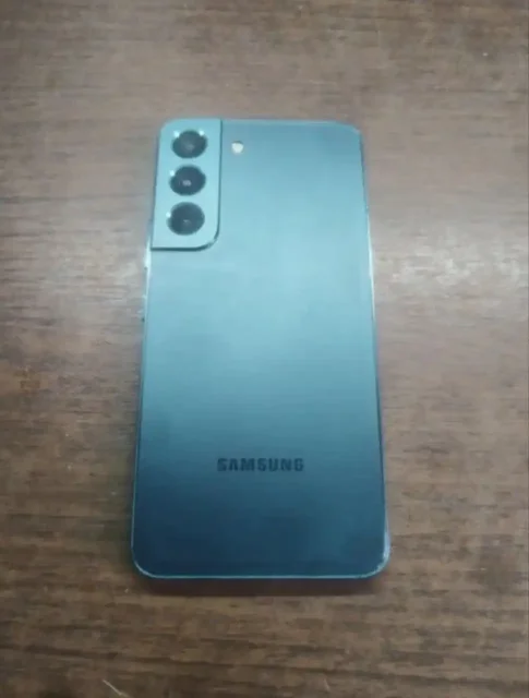 Смартфон Samsung Galaxy S22 128/8 - Компьютерные комплектующие в Рыбинск