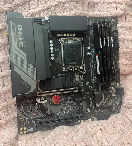 Продам материнскую плату Gigabyte B760M Gaming X DDR4 - Компьютерные комплектующие в Рыбинск