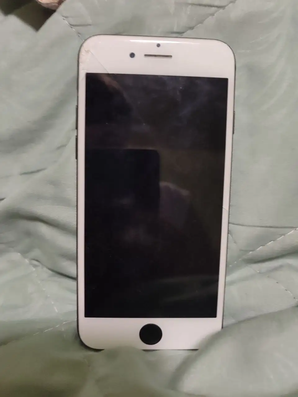 Айфон 7 без КП с разбитой матрицей - Смартфоны (Электроника) в Рыбинск