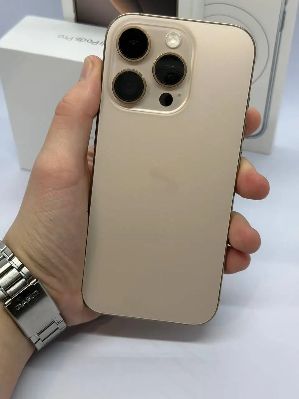 iPhone 16 Pro 256 ГБ золотистый б/у - Смартфоны (Электроника) в Рыбинск