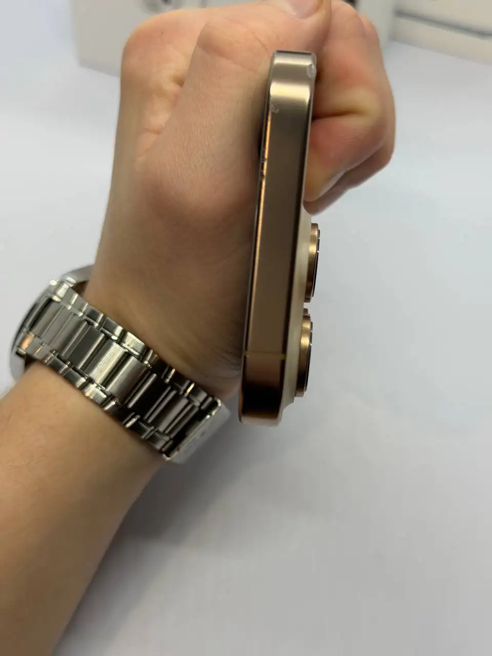 iPhone 16 Pro 256 ГБ золотистый б/у - Смартфоны (Электроника) в Рыбинск