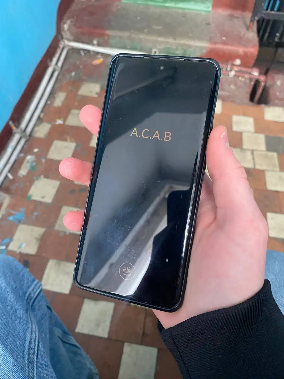 Смартфон 128/6 120 Гц с водопадом экрана - Смартфоны (Электроника) в Рыбинск