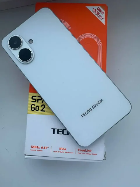TECNO SPARK Go 2 128/6 в новом состоянии - Наушники в Рыбинск