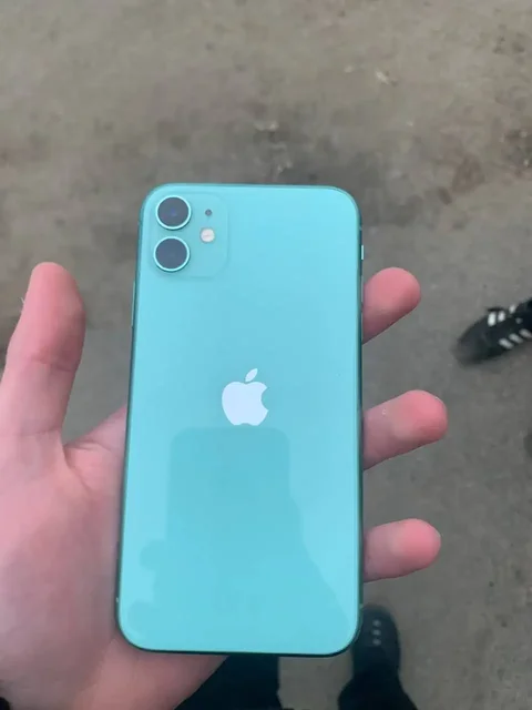 iPhone 11 64GB с поврежденным экраном - Телефоны и смартфоны в Рыбинск