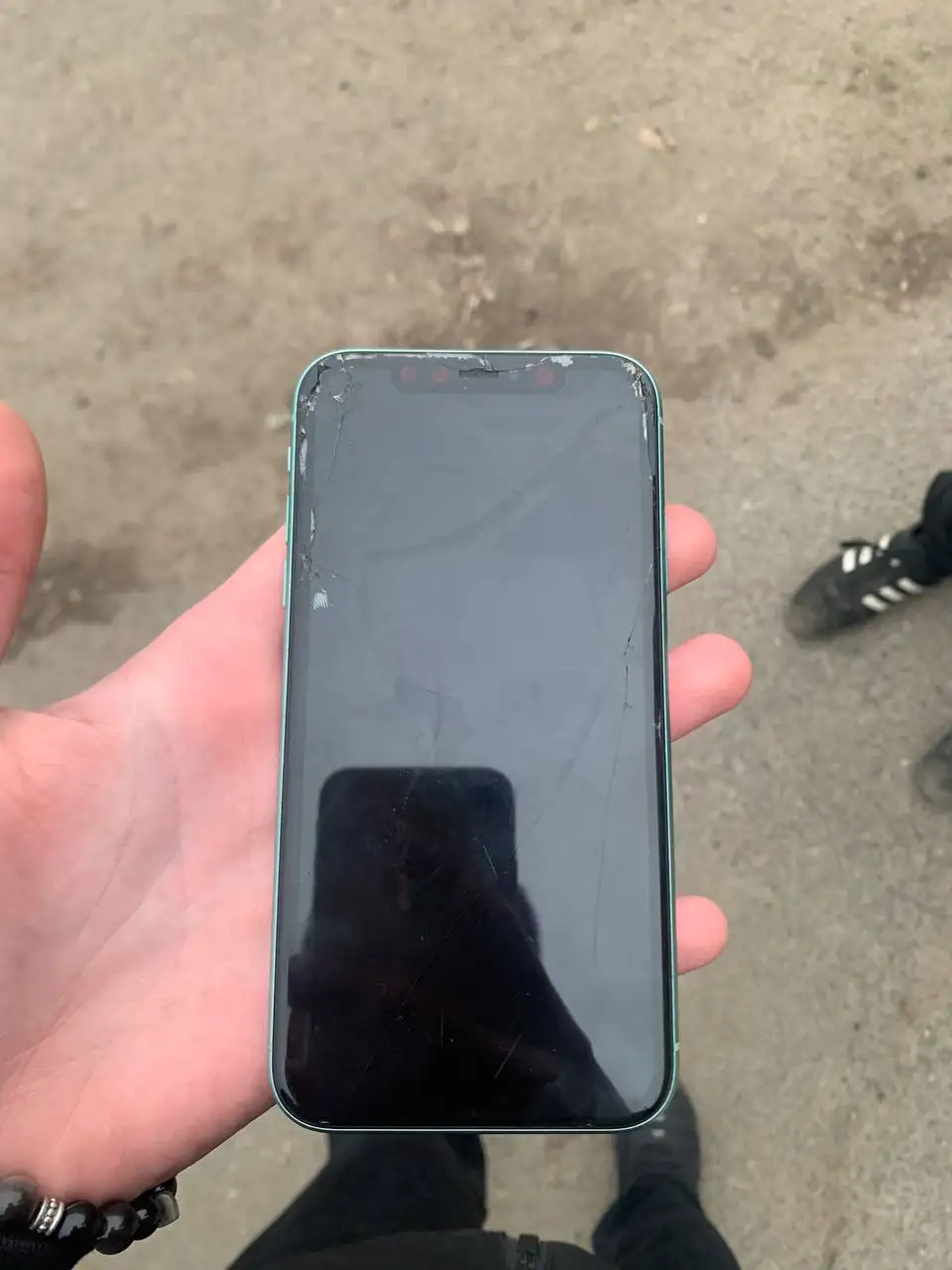 iPhone 11 64GB с поврежденным экраном - Смартфоны (Электроника) в Рыбинск