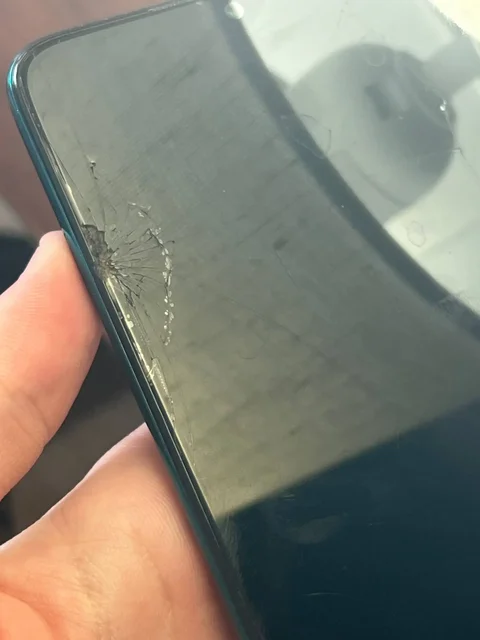 Продажа Xiaomi Redmi Note 8 Pro с блокировкой и сколом на дисплее - Аккаунты в Рыбинск