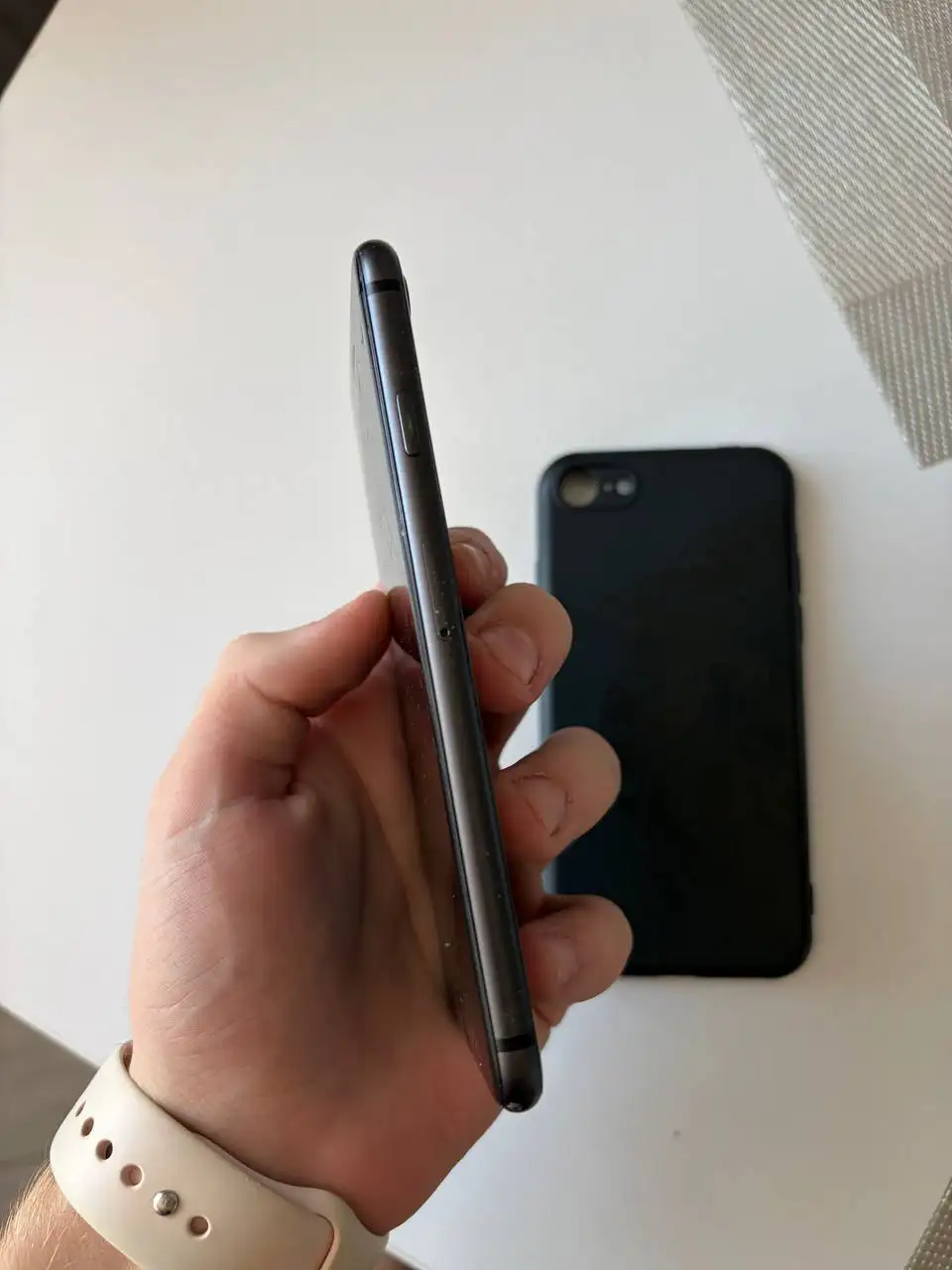 iPhone 8 64ГБ с разбитым экраном - Смартфоны (Электроника) в Рыбинск