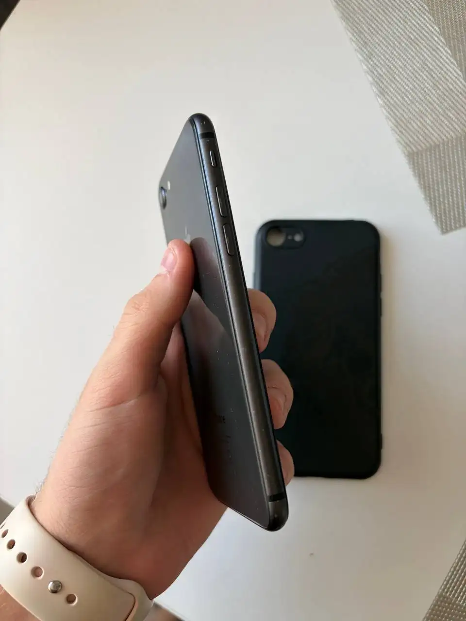 iPhone 8 64ГБ с разбитым экраном - Смартфоны (Электроника) в Рыбинск