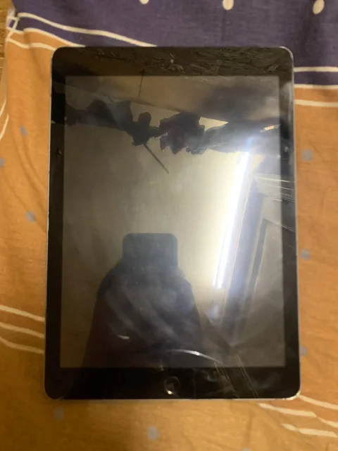 iPad 5 32Gb в Рыбинске - Смартфоны и гаджеты в Рыбинск